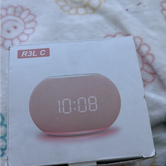 Reacher alarm clock anf sound machine - Picture 2 of 2